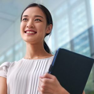 Applicant sends her resume confidently